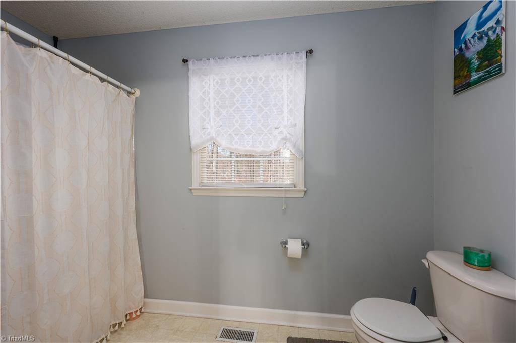 830 Country Place Road Asheboro, NC 27203 - Photo 27 of 49