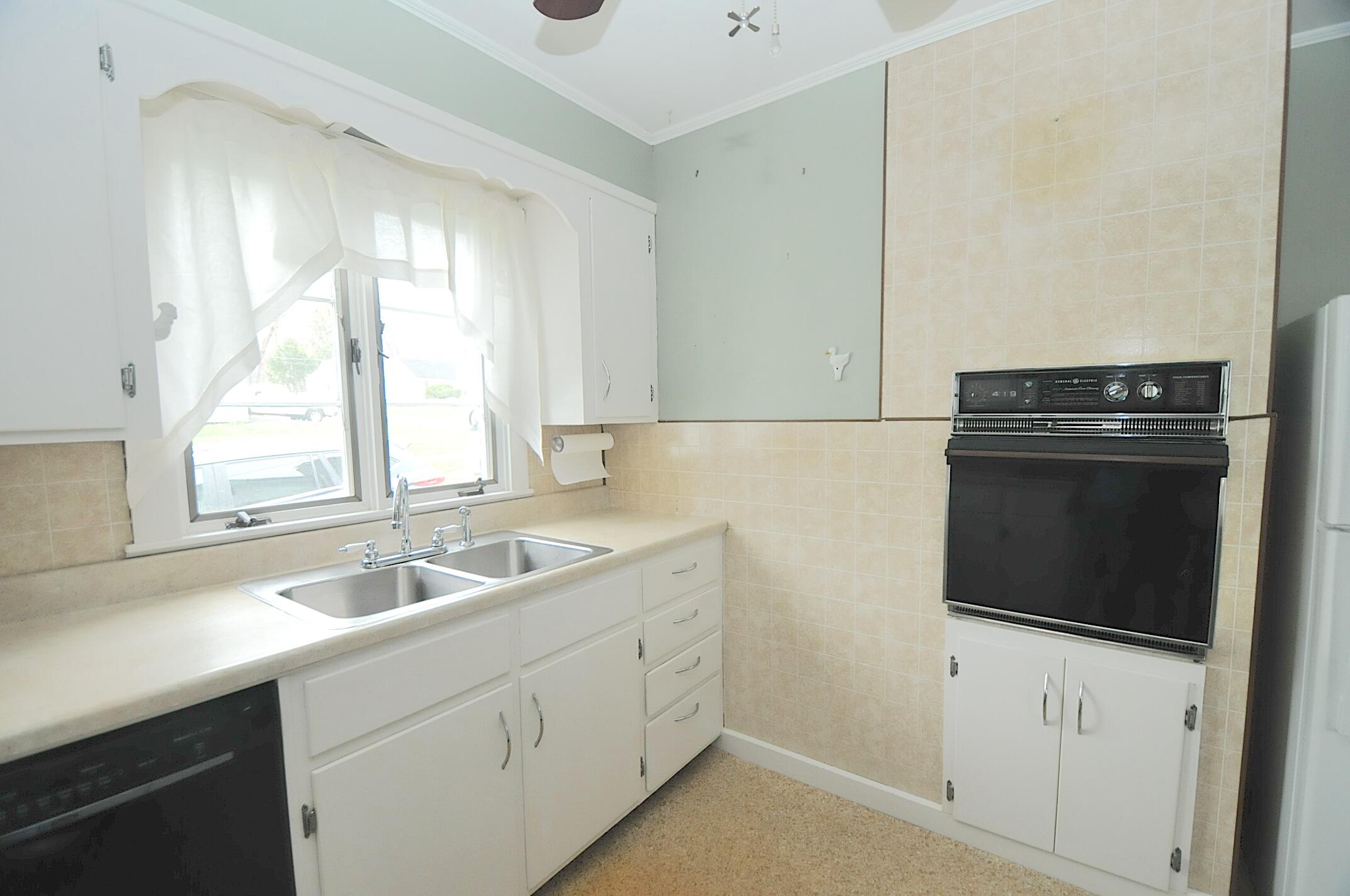 25 Allen Road Brewer, ME 04412 - Photo 7 of 45 kitchen 25