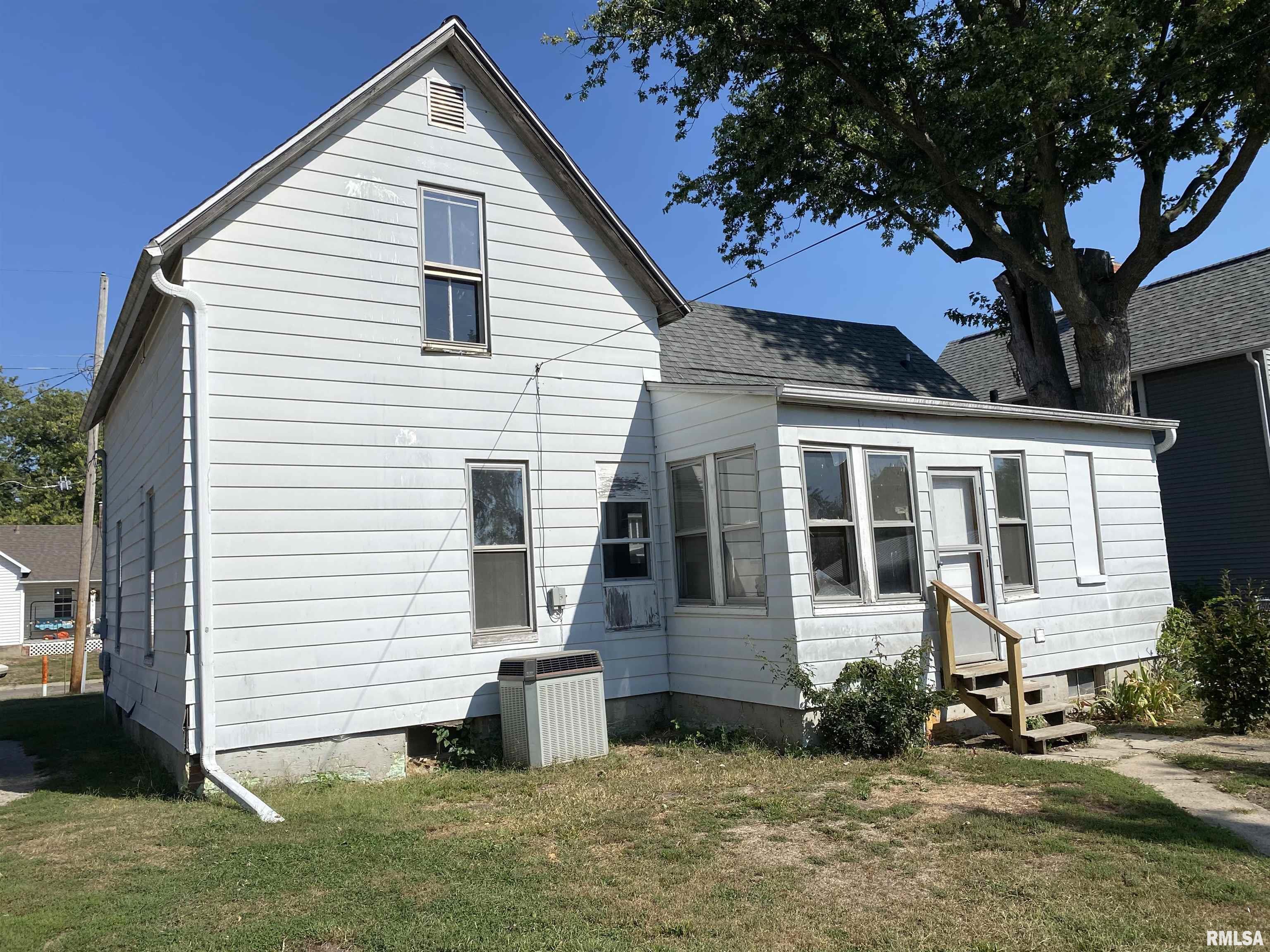 324 West Spruce Street Canton, IL 61520 - Photo 2 of 15