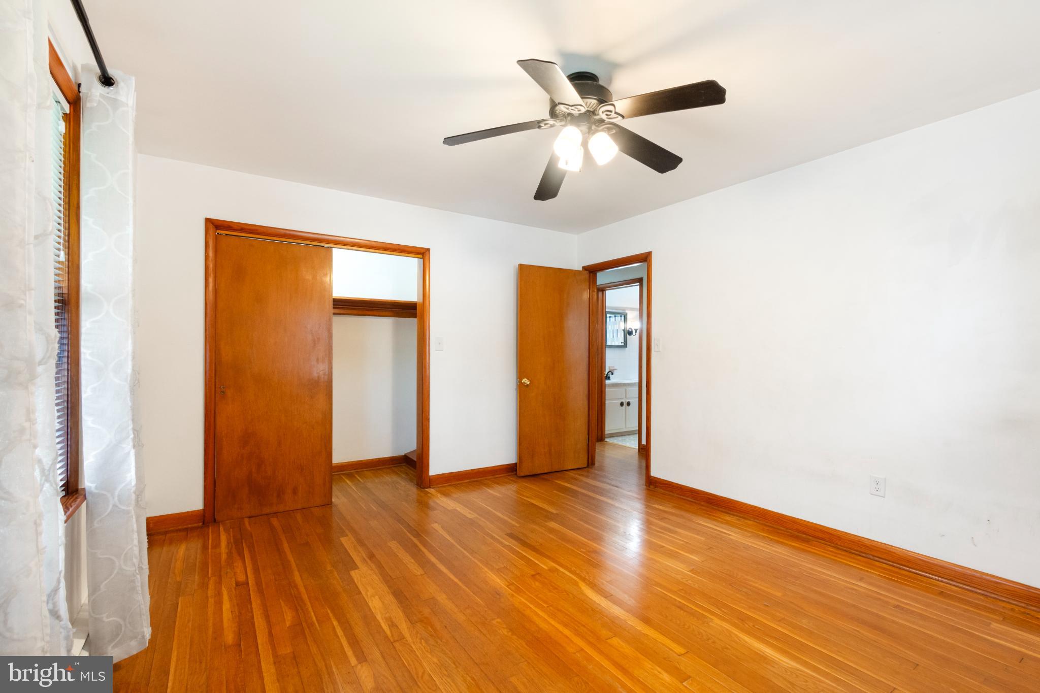 223 Carroll Heights Road Taneytown, MD 21787 - Photo 20 of 32 Spacious room with warm wooden accents.