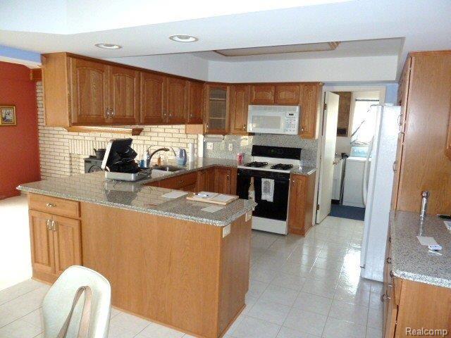 7271 Riverside Drive Algonac, MI 48001 - Photo 8 of 17 P1010888.JPG