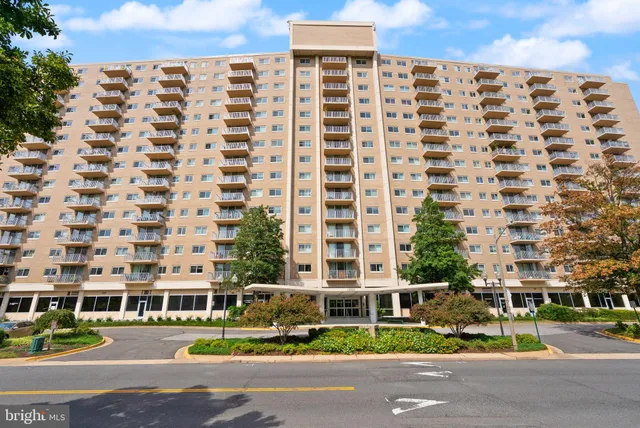 $355,000 | 1225 Martha Custis Drive, Unit 819, Alexandria, VA 22302