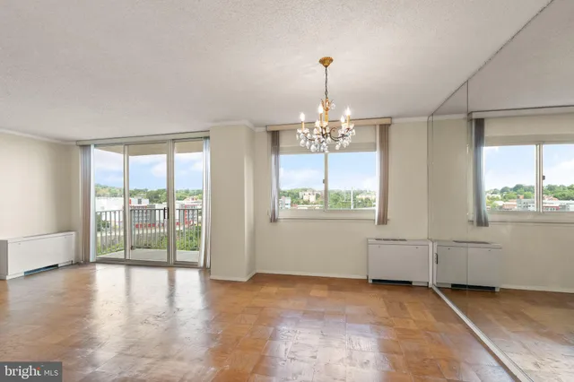 $355,000 | 1225 Martha Custis Drive, Unit 819, Alexandria, VA 22302