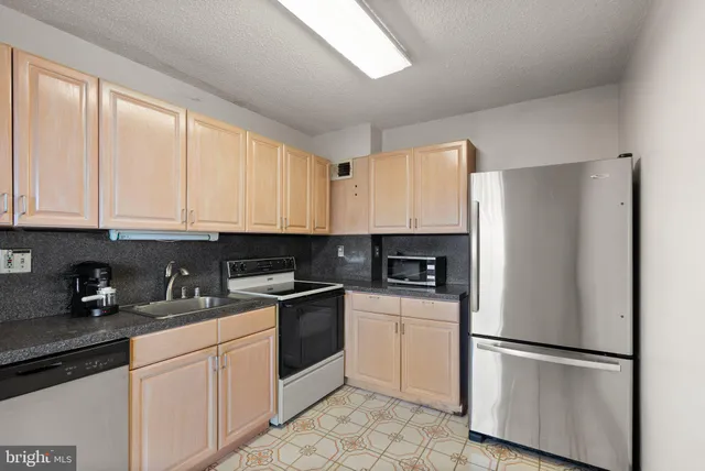 $355,000 | 1225 Martha Custis Drive, Unit 819, Alexandria, VA 22302