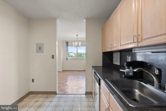 $355,000 | 1225 Martha Custis Drive, Unit 819, Alexandria, VA 22302