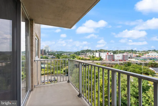 $355,000 | 1225 Martha Custis Drive, Unit 819, Alexandria, VA 22302