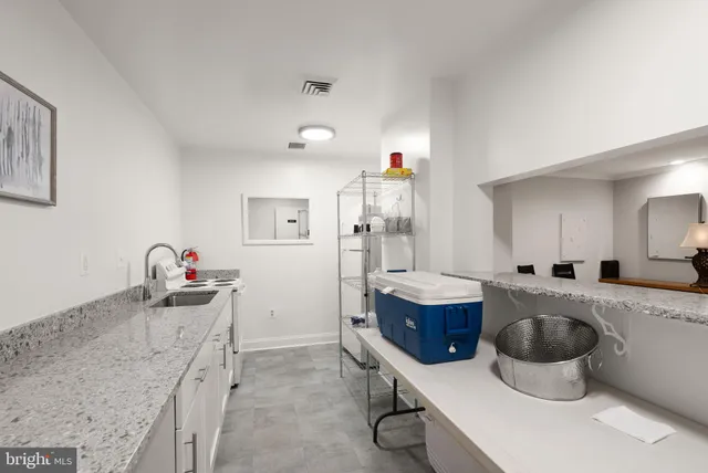 $355,000 | 1225 Martha Custis Drive, Unit 819, Alexandria, VA 22302