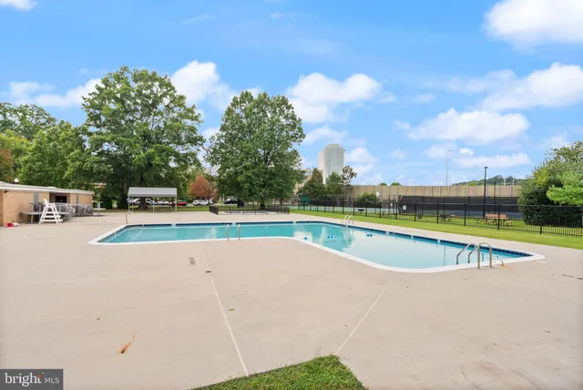 $355,000 | 1225 Martha Custis Drive, Unit 819, Alexandria, VA 22302