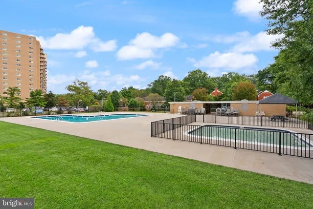 $355,000 | 1225 Martha Custis Drive, Unit 819, Alexandria, VA 22302