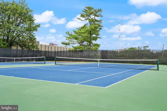 $355,000 | 1225 Martha Custis Drive, Unit 819, Alexandria, VA 22302