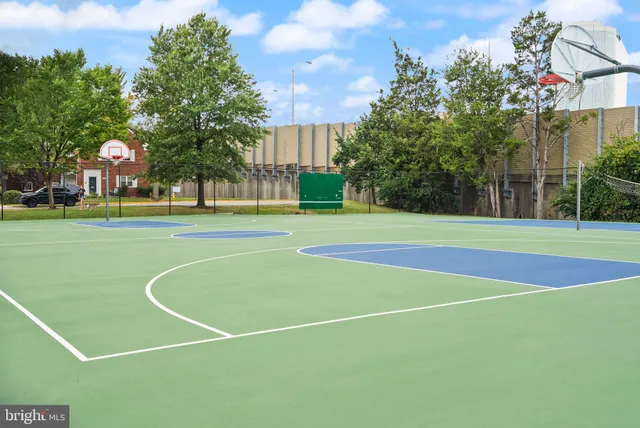 $355,000 | 1225 Martha Custis Drive, Unit 819, Alexandria, VA 22302