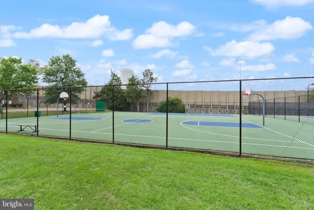 $355,000 | 1225 Martha Custis Drive, Unit 819, Alexandria, VA 22302