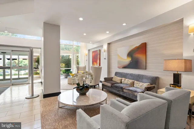 $355,000 | 1225 Martha Custis Drive, Unit 819, Alexandria, VA 22302