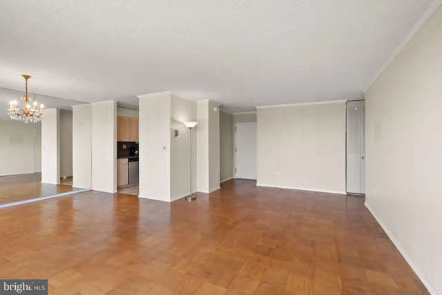 $355,000 | 1225 Martha Custis Drive, Unit 819, Alexandria, VA 22302