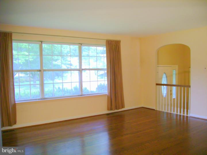 1502 Squire Lane Cherry Hill, NJ 08003 - Photo 4 of 20