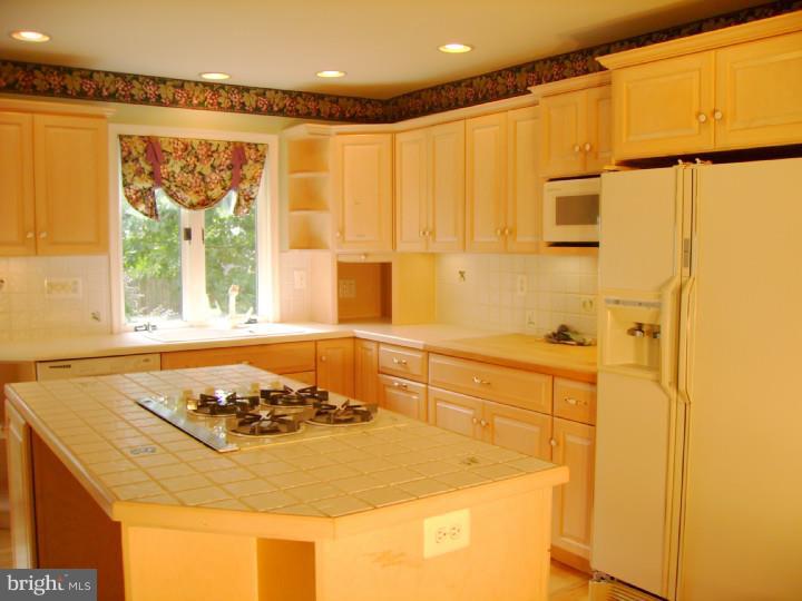 1502 Squire Lane Cherry Hill, NJ 08003 - Photo 6 of 20