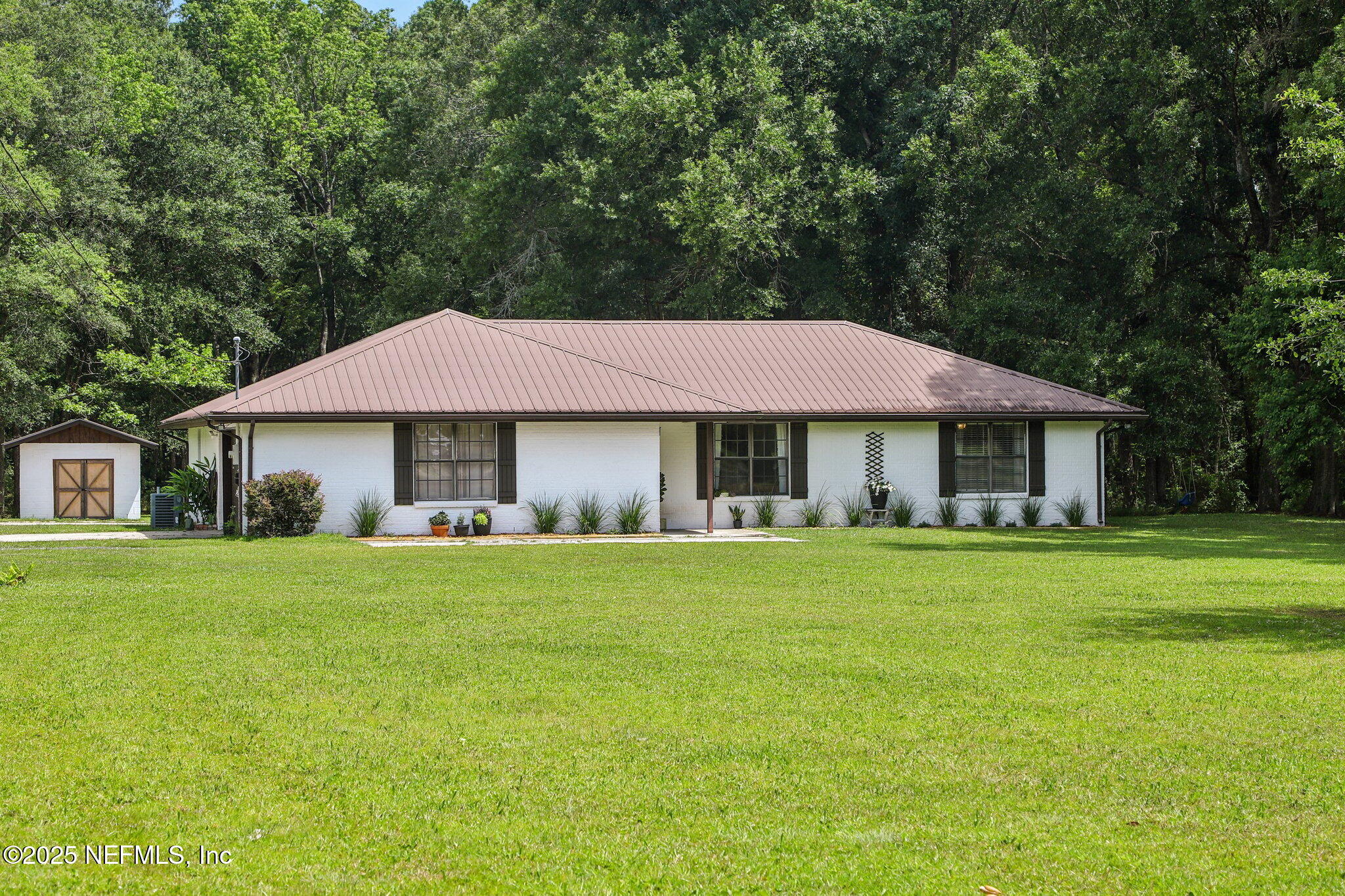 54835 Church Road Callahan, FL 32011 - Photo 4 of 39 a front view of a house with a garden