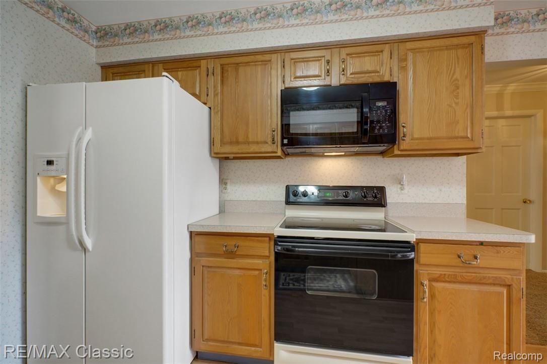 1859 Jenny Lane, Unit 252 Rochester, MI 48309 - Photo 10 of 29 Appliances Included