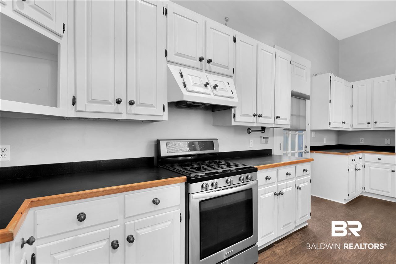 1108 Government Street Mobile, AL 36604 - Photo 16 of 49 Gas Range
