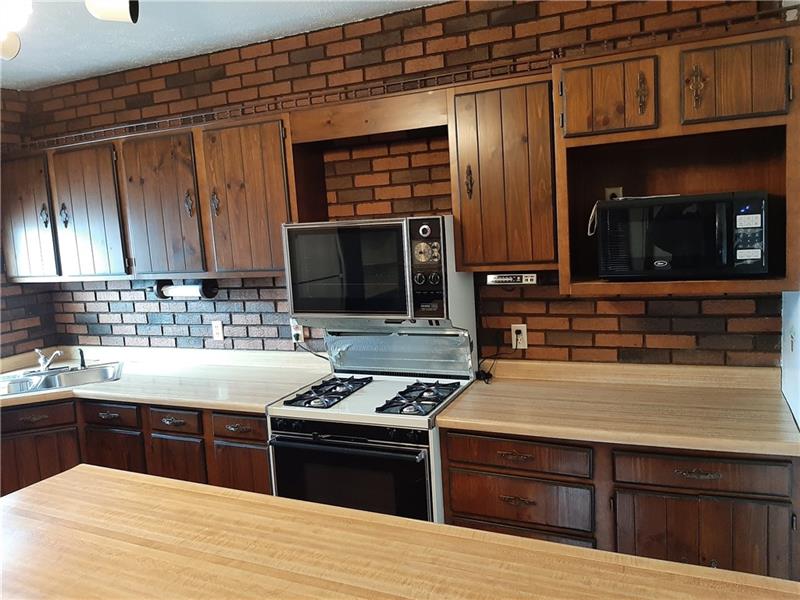 803 Frank Street McKees Rocks, PA 15136 - Photo 7 of 9