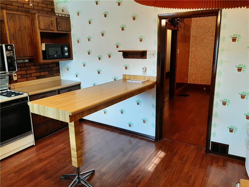 803 Frank Street McKees Rocks, PA 15136 - Photo 8 of 9