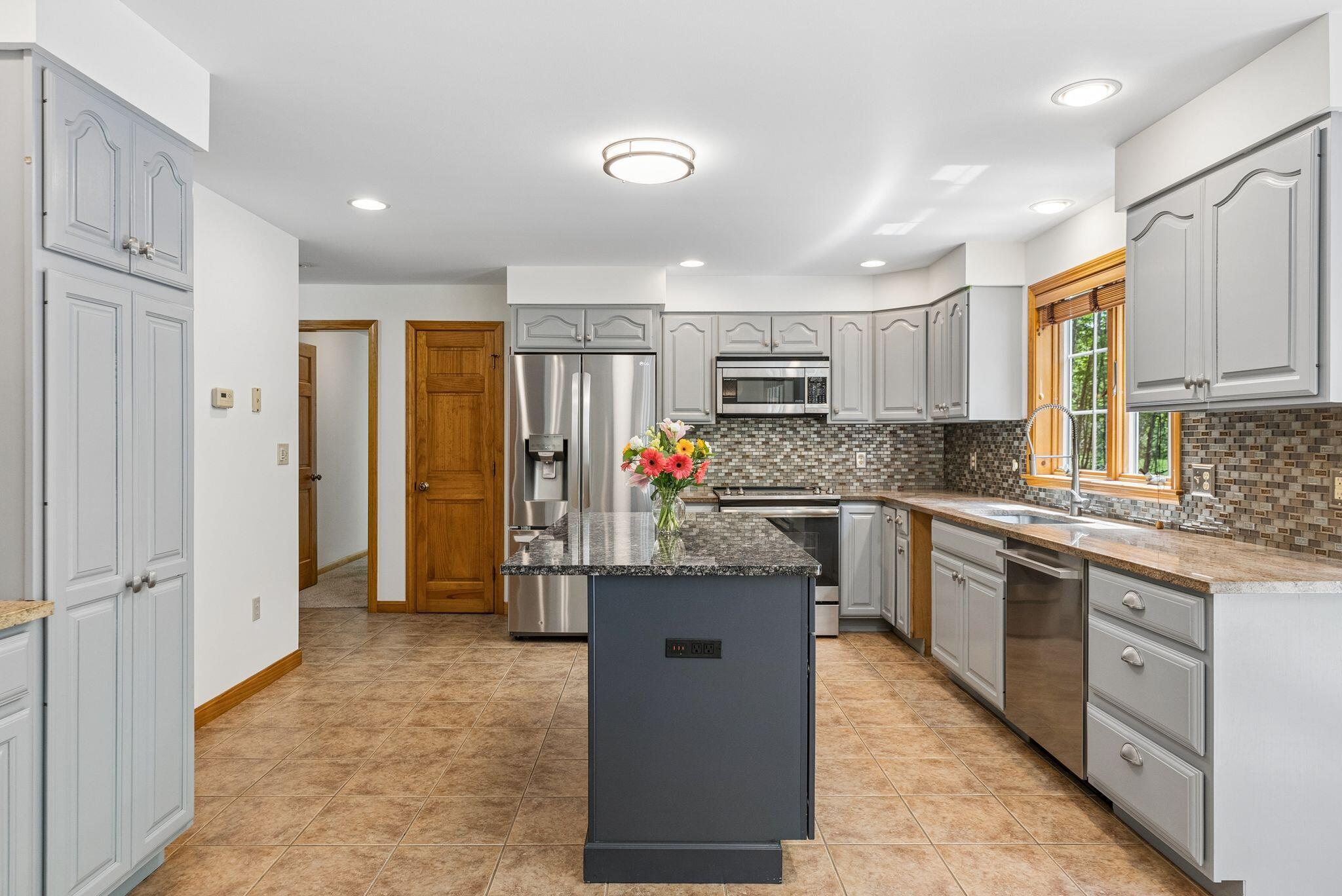 8 Whitney Way Topsham, ME 04086 - Photo 12 of 46 8 Whitney 29_DSC04669