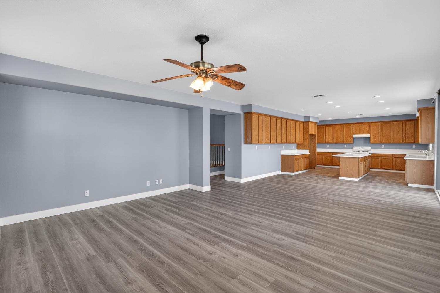 9234 Rushing Creek Way Elk Grove, CA 95624 - Photo 22 of 63