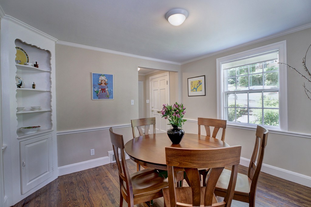 62 Roundwood Road Newton, MA 02464 - Photo 4 of 27 Gallery Image 4