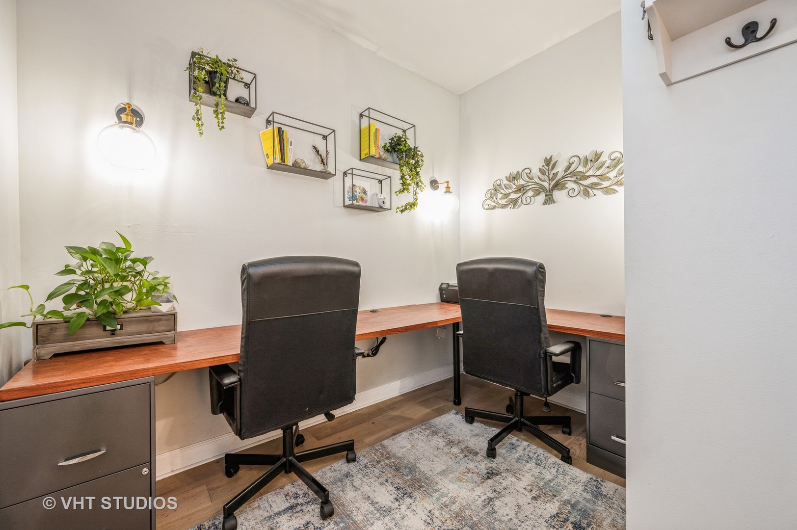 720 West Randolph Street, Unit 1002 Chicago, IL 60661 - Photo 7 of 10 a view of a workspace with furniture and a window