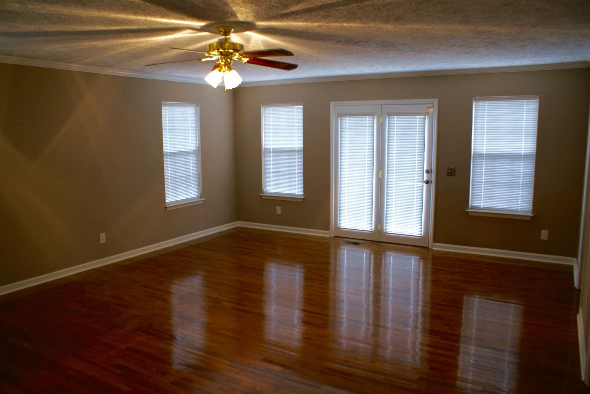 5308 West Trimble Road Milton, TN 37118 - Photo 12 of 29 Huge master bedroom...