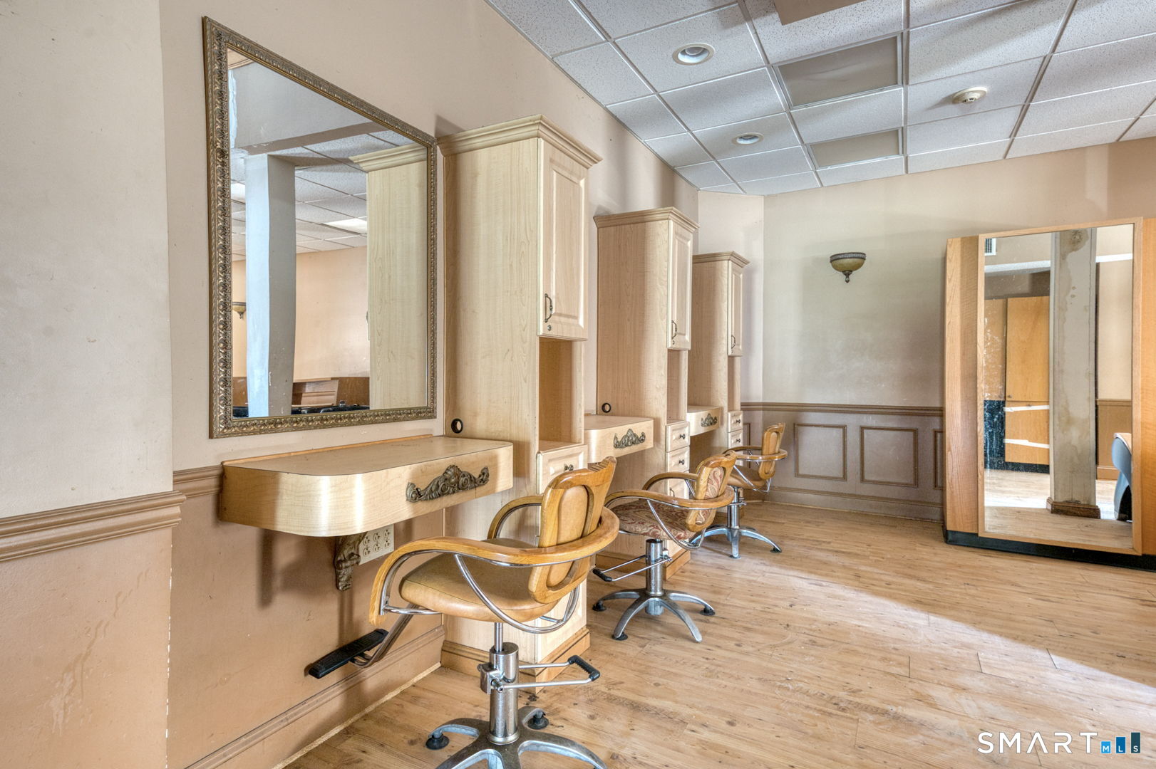 2404 Main Street Hartford, CT 06120 - Photo 11 of 37 a dining room with wooden floor and a table