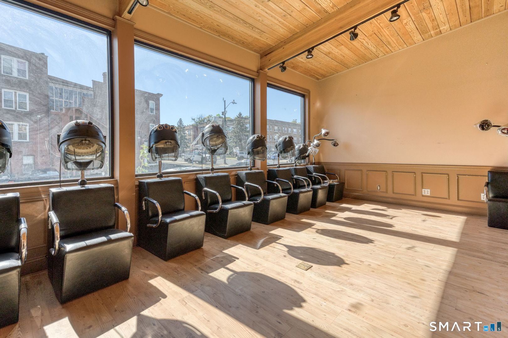 2404 Main Street Hartford, CT 06120 - Photo 16 of 37 a view of balcony with couch