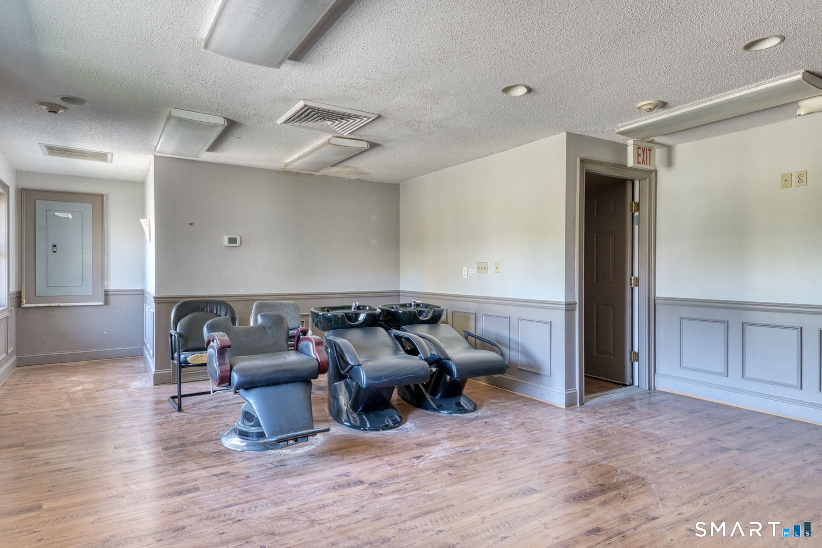 2404 Main Street Hartford, CT 06120 - Photo 21 of 37 a living room with furniture