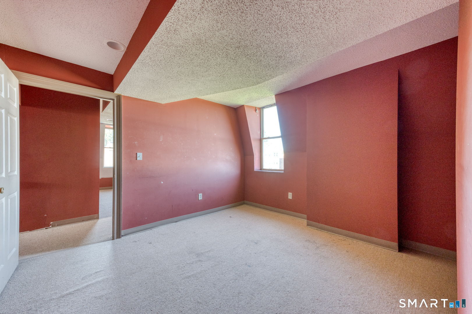 2404 Main Street Hartford, CT 06120 - Photo 32 of 37 an empty room with windows