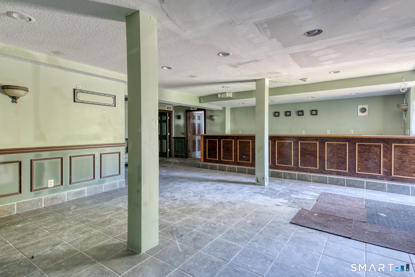 2404 Main Street Hartford, CT 06120 - Photo 37 of 37 a view of a porch