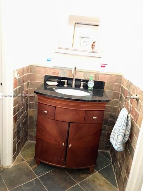 100 Lincoln Road, Unit 637 Miami Beach, FL 33139 - Photo 7 of 13 a kitchen with a sink and a stove