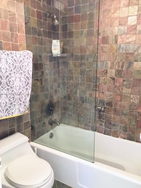 100 Lincoln Road, Unit 637 Miami Beach, FL 33139 - Photo 8 of 13 a bathroom with a toilet and bathtub