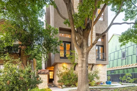 a view of a pathway with a backyard