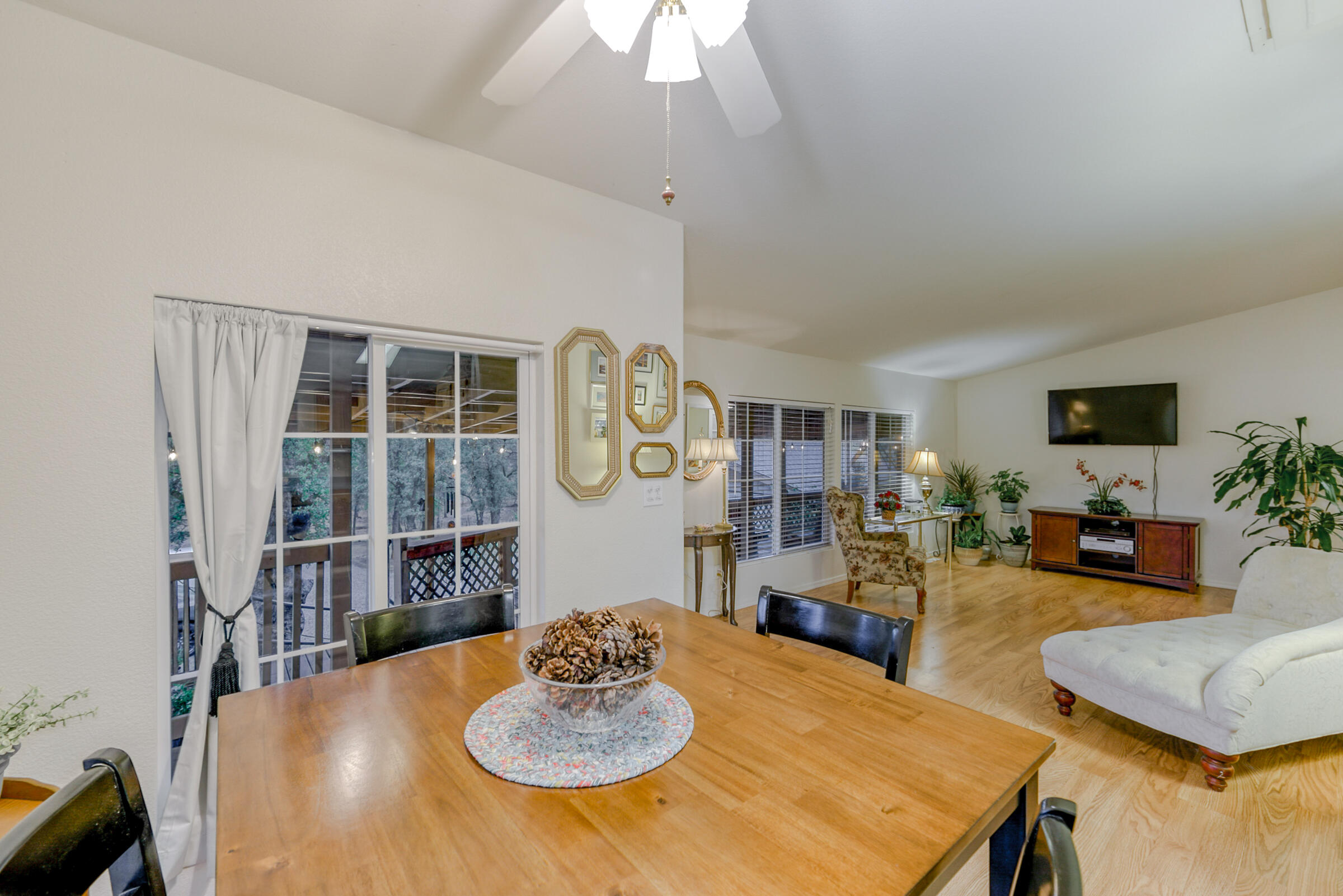 9280 Placer Road Redding, CA 96001 - Photo 8 of 42 HV7A9275