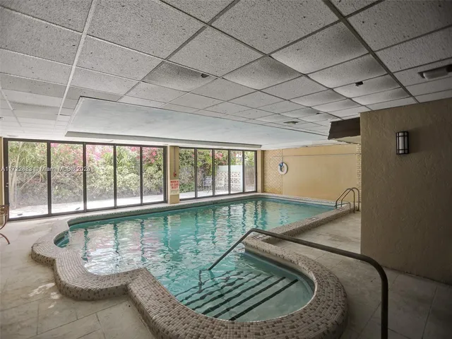 $379,900 | 1800 Collins Avenue, Unit 8B, Miami Beach, FL 33139