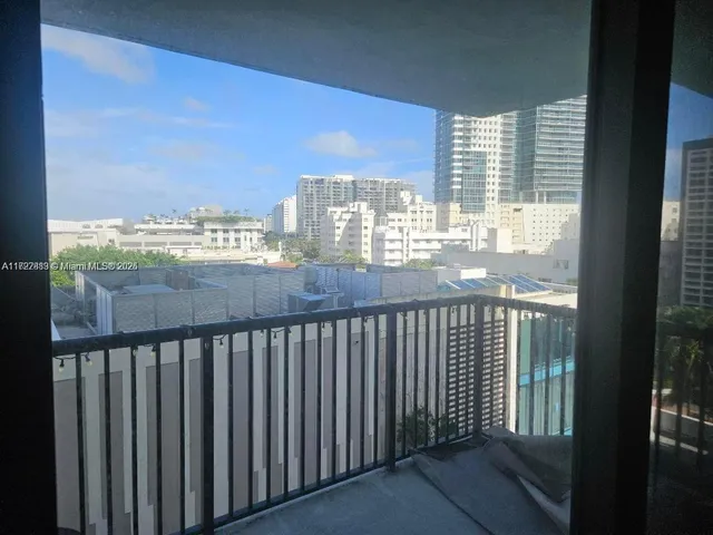 $379,900 | 1800 Collins Avenue, Unit 8B, Miami Beach, FL 33139