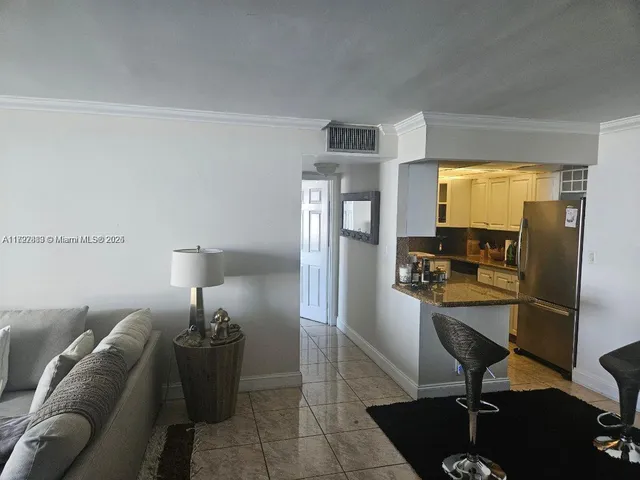 $379,900 | 1800 Collins Avenue, Unit 8B, Miami Beach, FL 33139