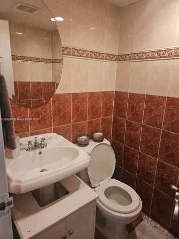 $379,900 | 1800 Collins Avenue, Unit 8B, Miami Beach, FL 33139