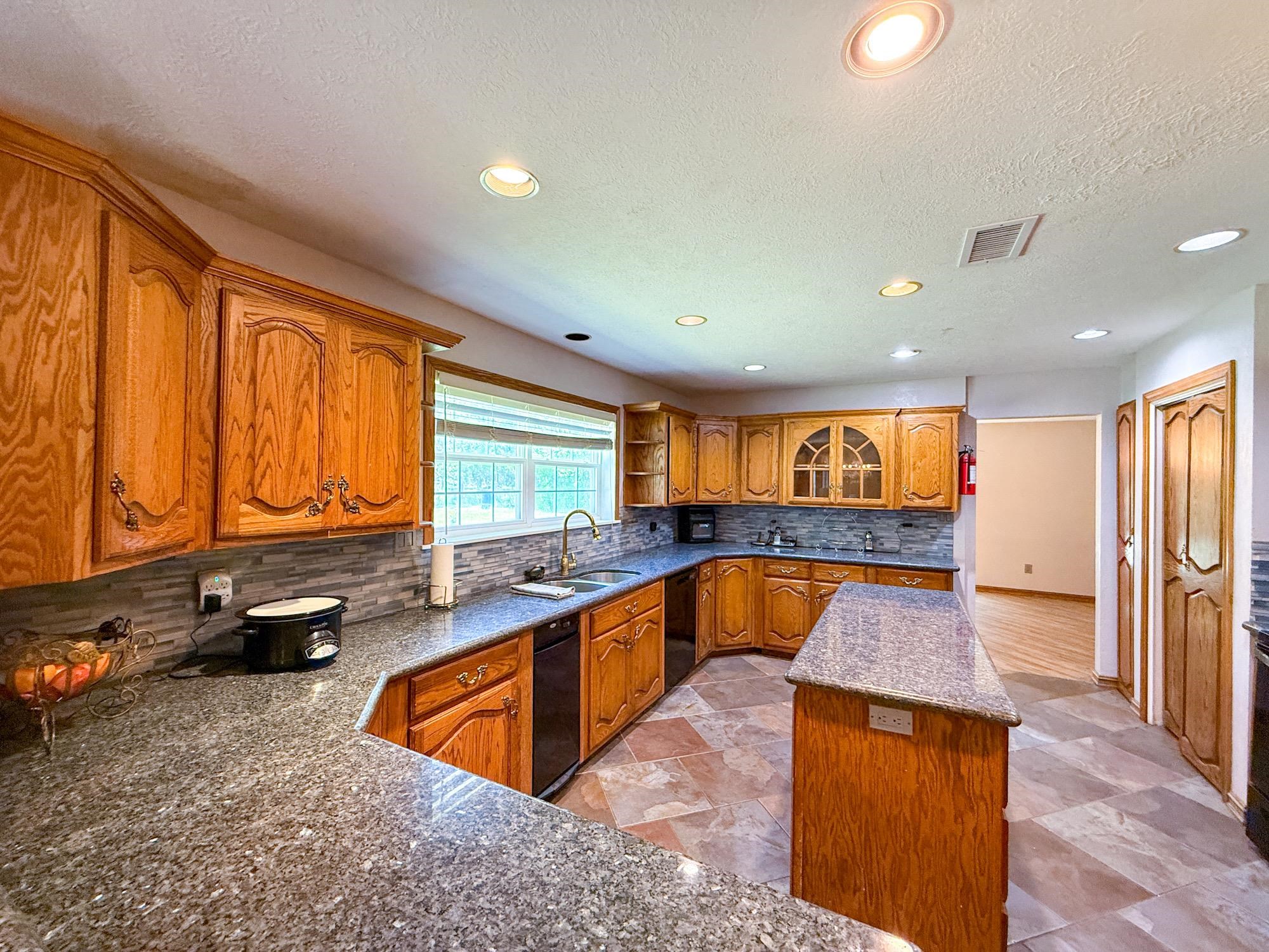 9403 Twin Lakes Road Orange, TX 77632 - Photo 7 of 39