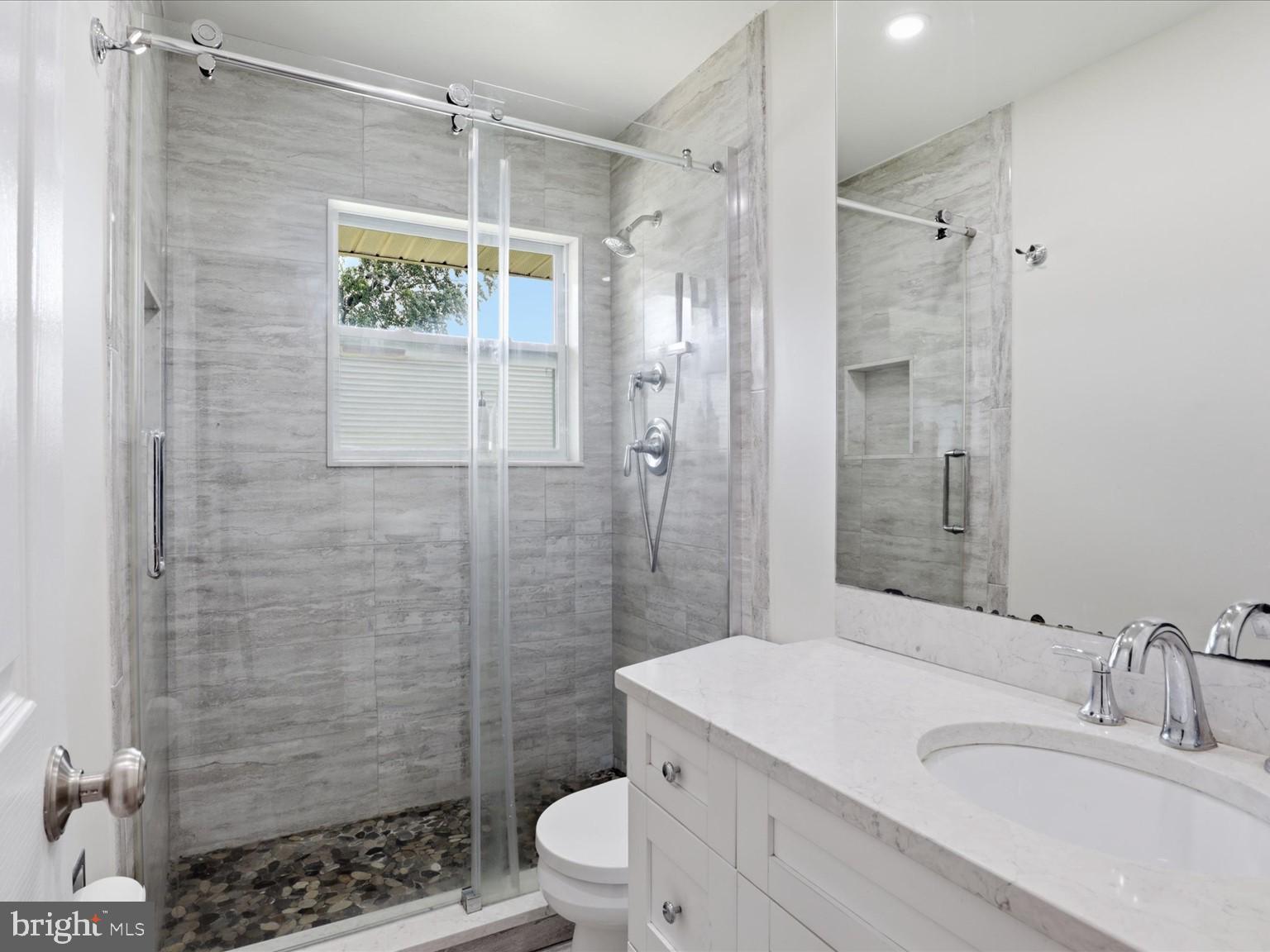 6103 Dinwiddie Street Springfield, VA 22150 - Photo 21 of 42 Hall Bath