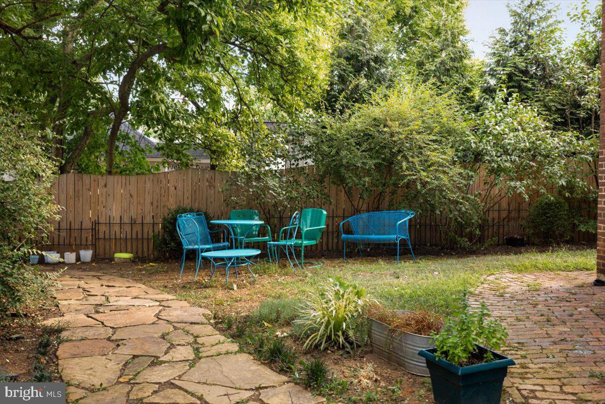 202 South Washington Street Winchester, VA 22601 - Photo 13 of 71 a backyard of a house with seating space