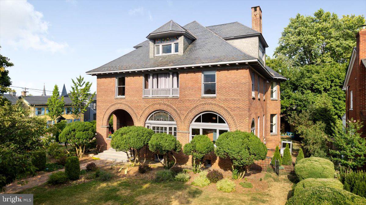 202 South Washington Street Winchester, VA 22601 - Photo 2 of 71 Front - Facing S Washington Street