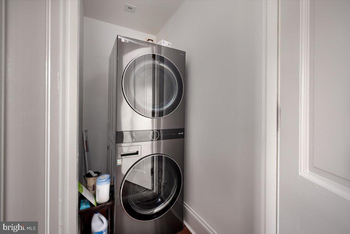 202 South Washington Street Winchester, VA 22601 - Photo 42 of 71 Second Floor Washer/Dryer