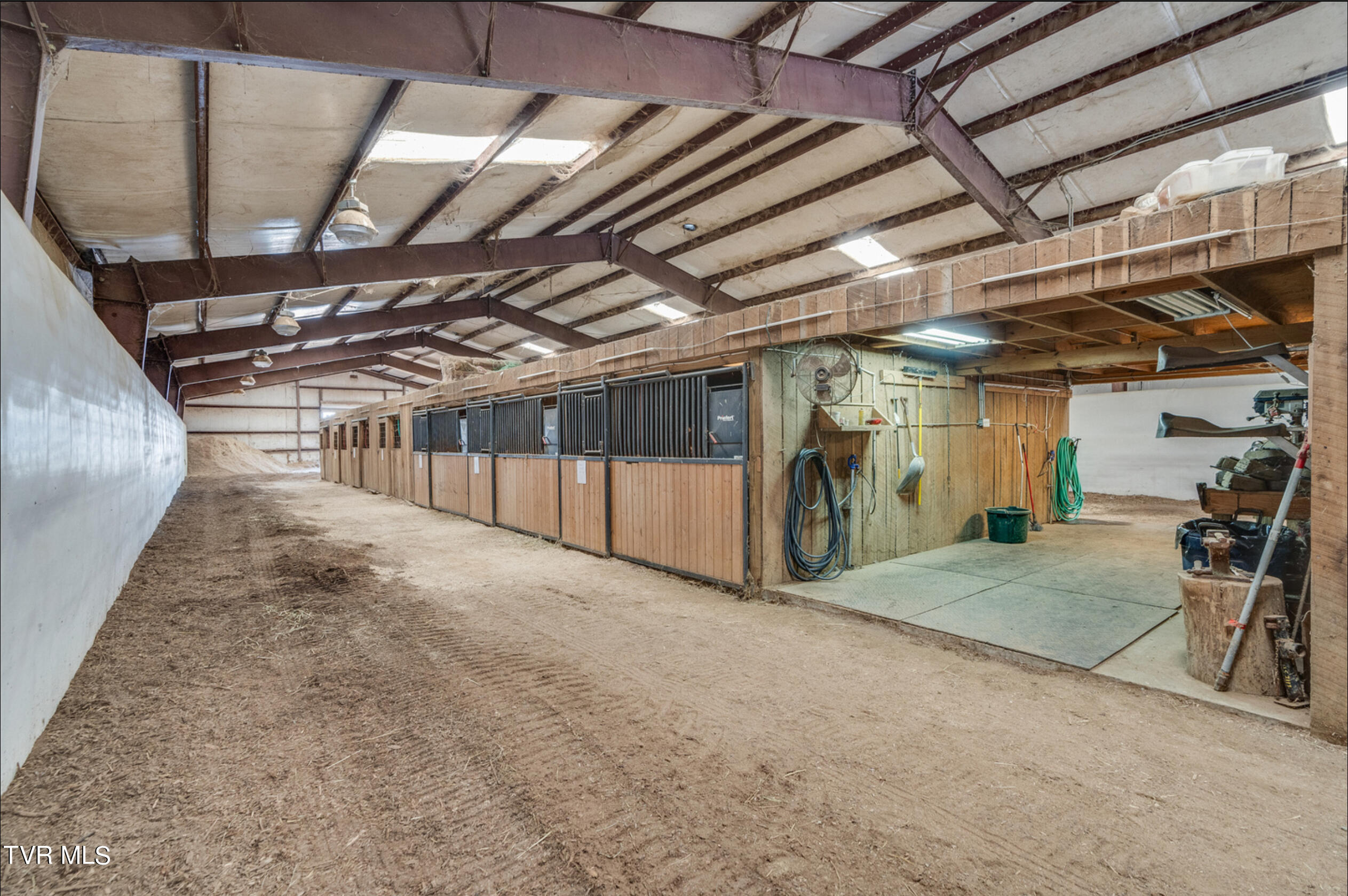 18325 Horton Highway Fall Branch, TN 37656 - Photo 54 of 64 IMG_3431