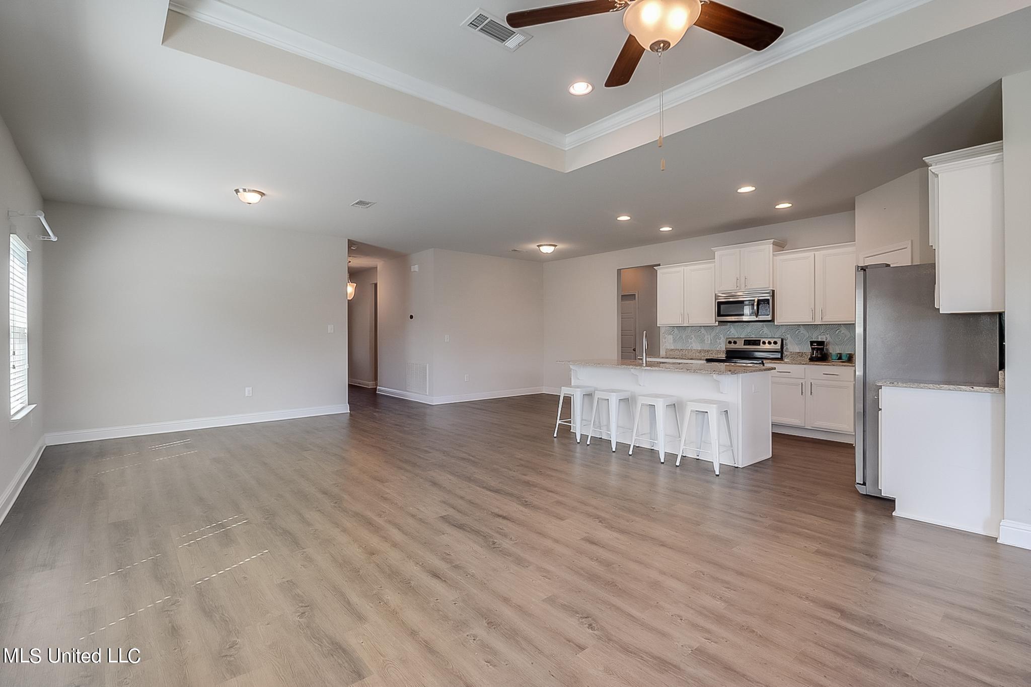 10192 Hutter Road Gulfport, MS 39503 - Photo 3 of 28 IMG_3008